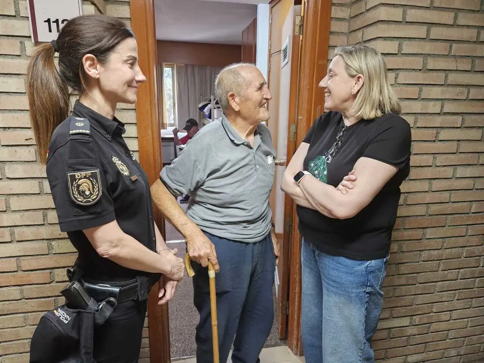 La vicepresidenta segunda de la Junta, Isabel Blanco, ha visitado esta tarde a las m&aacute;s de mil personas realojadas en la Academia de Polic&iacute;a Nacional de &Aacute;vila