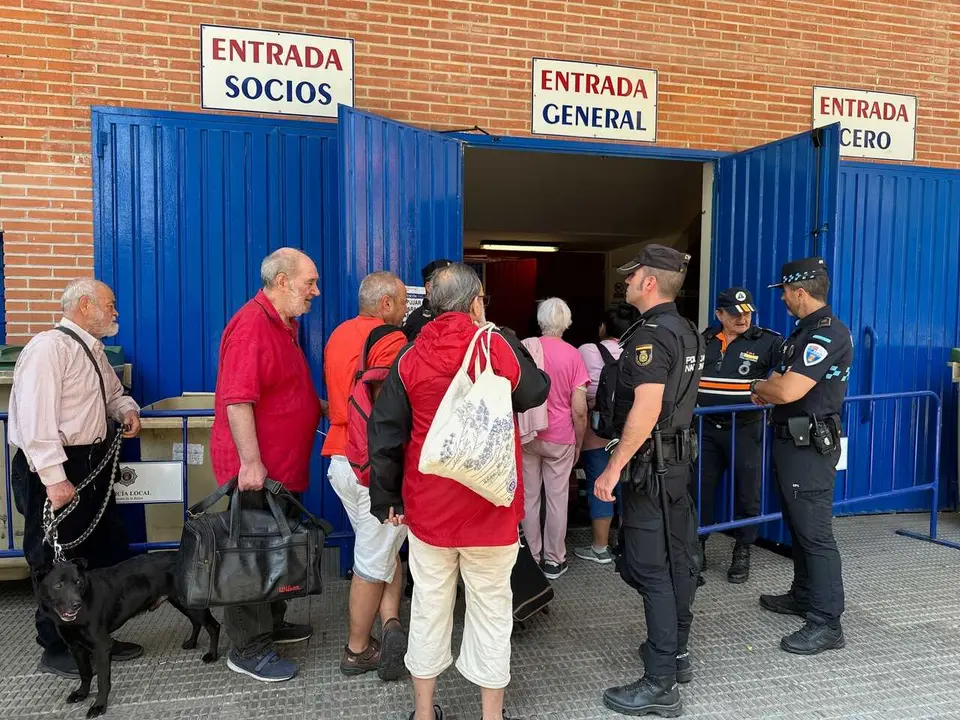 Primeros 70 evacuados del Valle del Ti&eacute;tar llegan a Talavera tras incendios