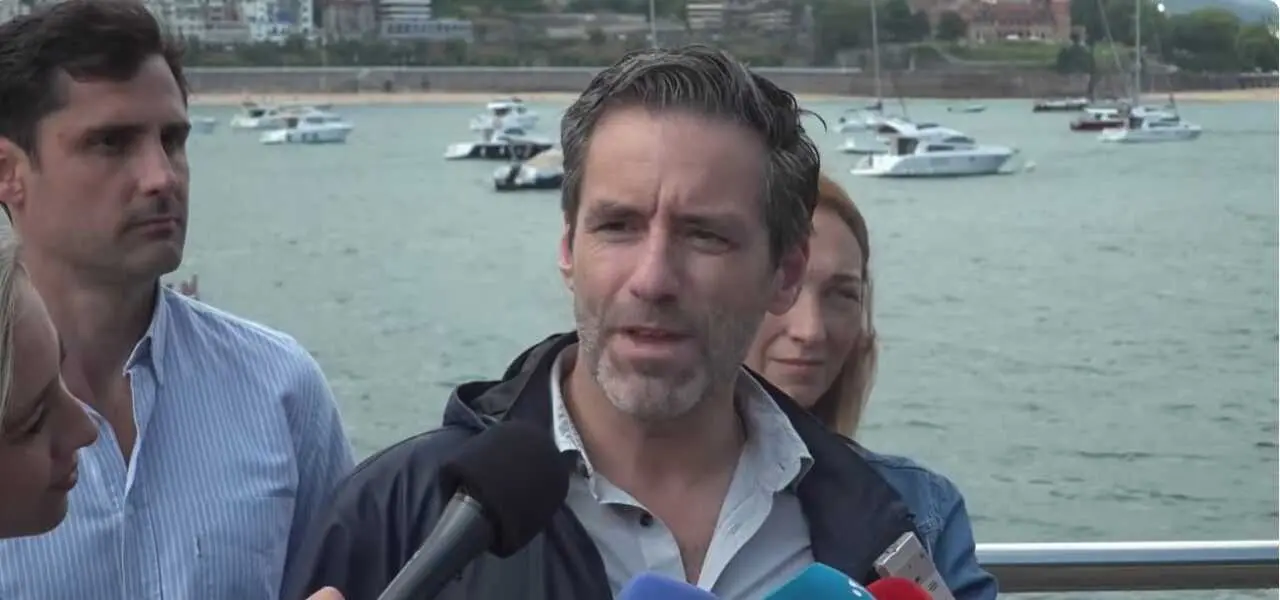 El portavoz nacional del PP, Borja S&eacute;mper, realiza declaraciones en San Sebasit&aacute;n
