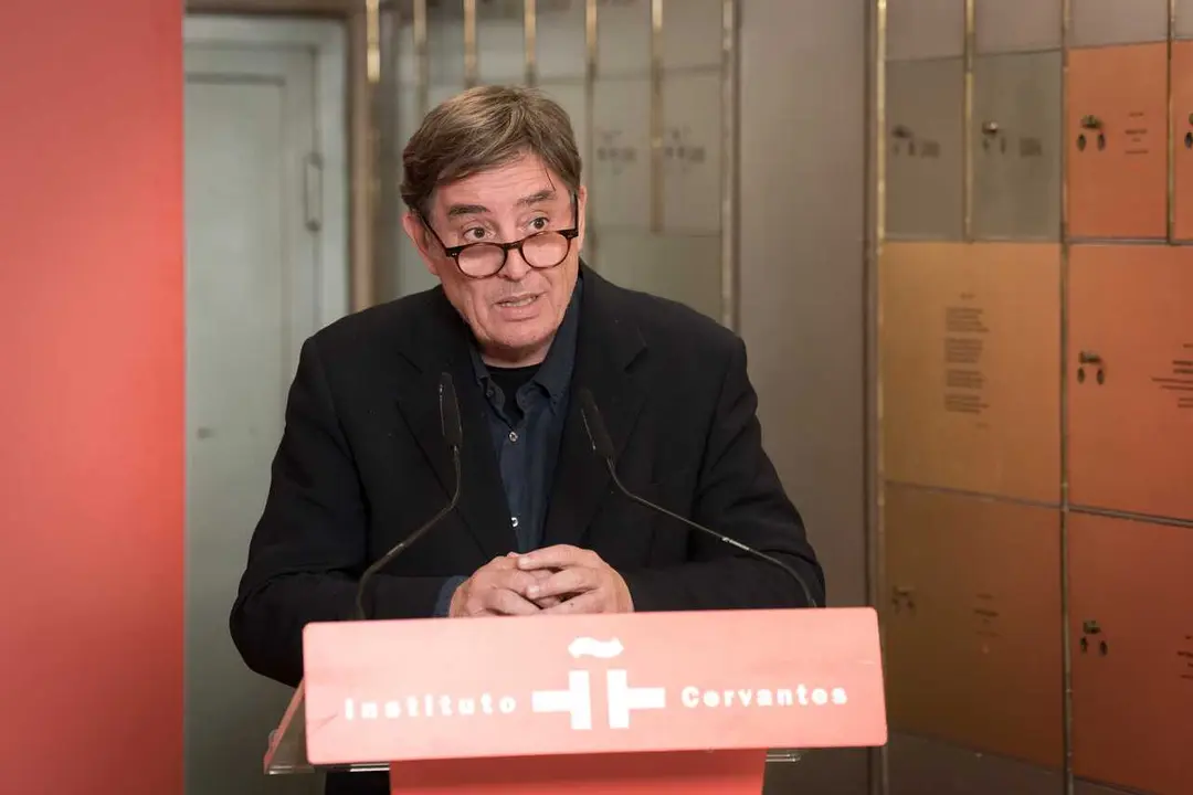 Archivo - El director del Cervantes, Luis Garc&iacute;a Montero, durante el registro del legado de la hispanista india Vibha Maurya en la Caja de Letras del Instituto Cervantes, a 6 de mayo de 2026, en Madrid (Espa&ntilde;a). La hispanista india Vibha Maurya fue la pri