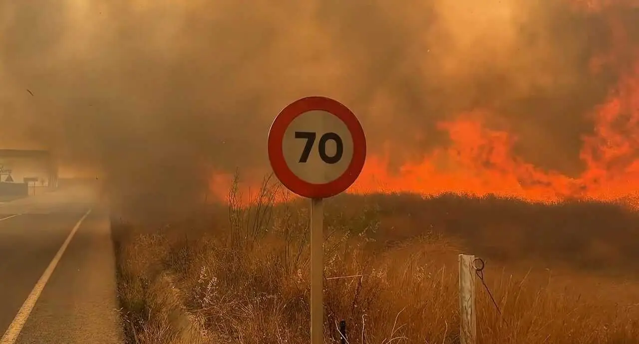 Incendio declarado en la Vall d'Uix&oacute; (Castell&oacute;n).