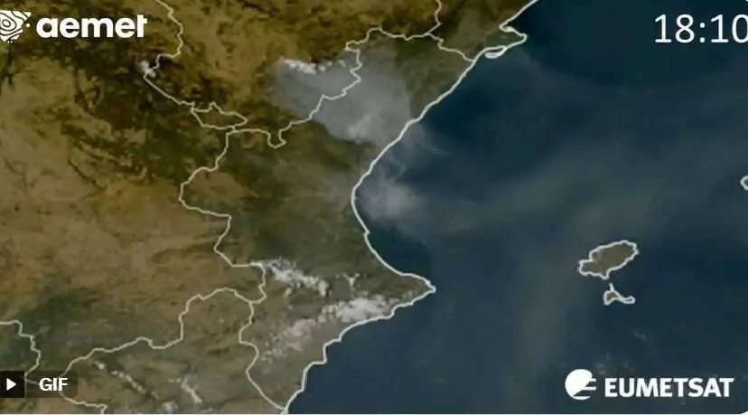 Sigue propap&aacute;ndose el humo a gran parte de la provincia de Castell&oacute;n empujado por la brisa del sureste