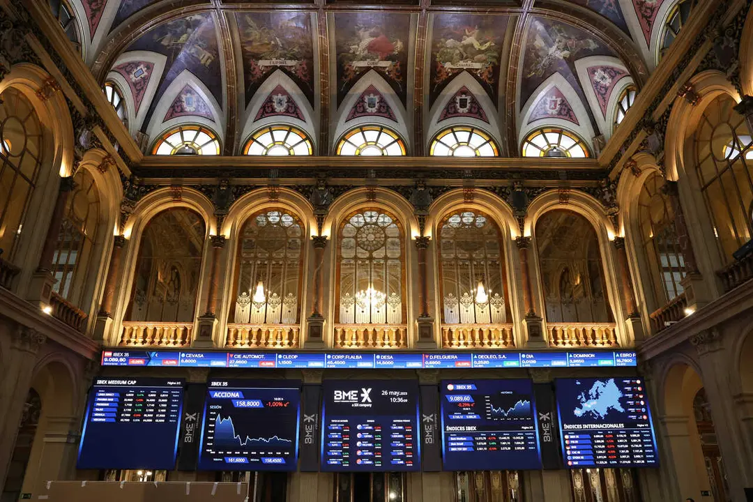 Archivo - Paneles del Ibex 35 en el Palacio de la Bolsa, en el Palacio de la Bolsa, a 26 de mayo de 2023, en Madrid (Espa&ntilde;a)