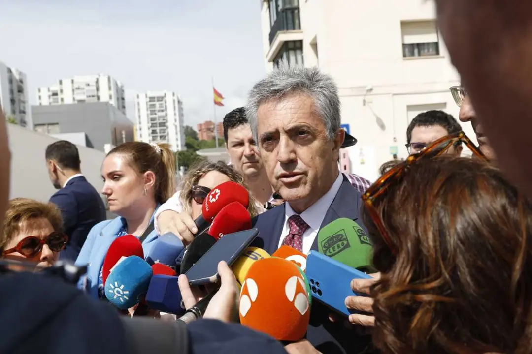 Archivo - El director general de la Guardia Civil, Leonardo Marcos, atiende a los medios antes de reunirse con los mandos de Andaluc&iacute;a. A 9 de mayo de 2024, en Algeciras, C&aacute;diz (Andaluc&iacute;a, Espa&ntilde;a). El director general de la Guardia Civil, Leonardo Marcos,