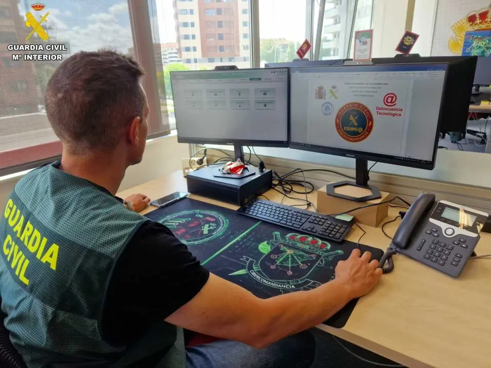 Archivo - La Guardia Civil ha identificado e investigado al presunto autor de una estafa inform&aacute;tica contra una empresa con sede en Ponferrada (Le&oacute;n) mediante la modalidad conocida como Business Email Compromise.