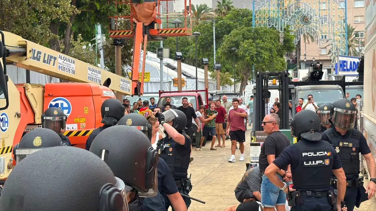 S&aacute;nchez llega a Ceuta recibido entre insultos para abordar la crisis migratoria