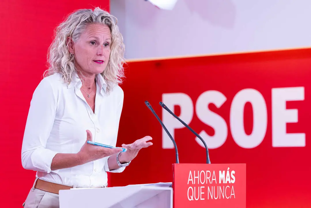 La portavoz de la Ejecutiva Federal del PSOE, Montse M&iacute;nguez, en una rueda de prensa en Ferraz, en Madrid.