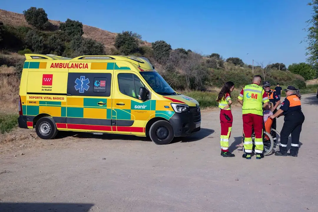 Veh&iacute;culos de los Servicios de Emergencia por el incendio forestal, a 24 de julio de 2026, en Villamanta, Madrid (Espa&ntilde;a).