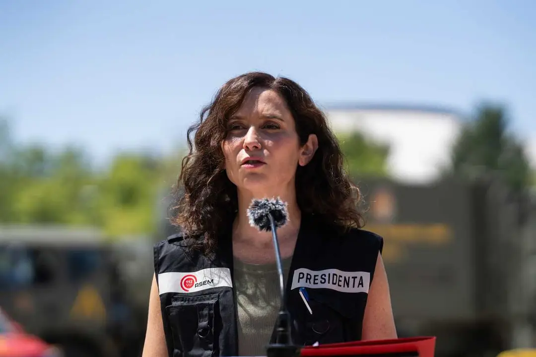 La presidenta de la Comunidad de Madrid, Isabel D&iacute;az Ayuso, ofrece declaraciones a los medios, en el Puesto de Mando Avanzado (PMA) de Navalcarnero, a 27 de julio de 2026, en Navalcarnero, Madrid (Espa&ntilde;a)