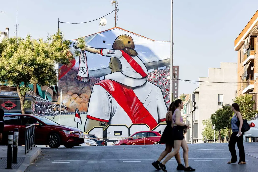 Grafitti frente al Estadio de Vallecas, a 29 de julio de 2026, en Madrid (Espa&ntilde;a).