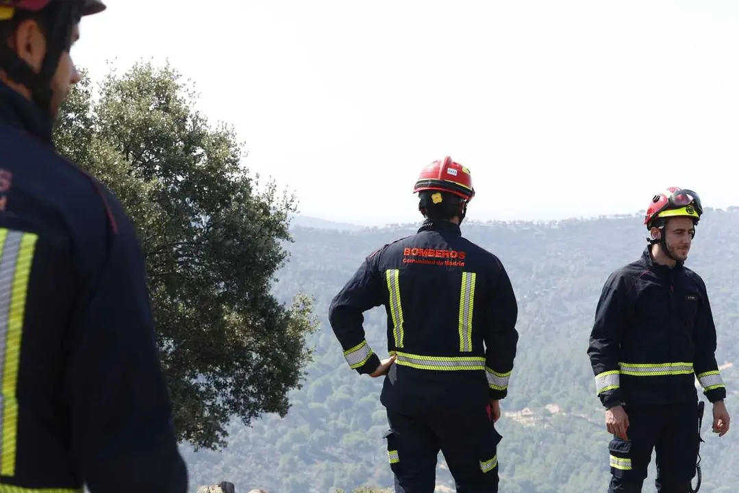 El incendio de la Sierra Oeste suma una segunda noche sin reactivaciones y contin&uacute;a en Situaci&oacute;n Operativa 2