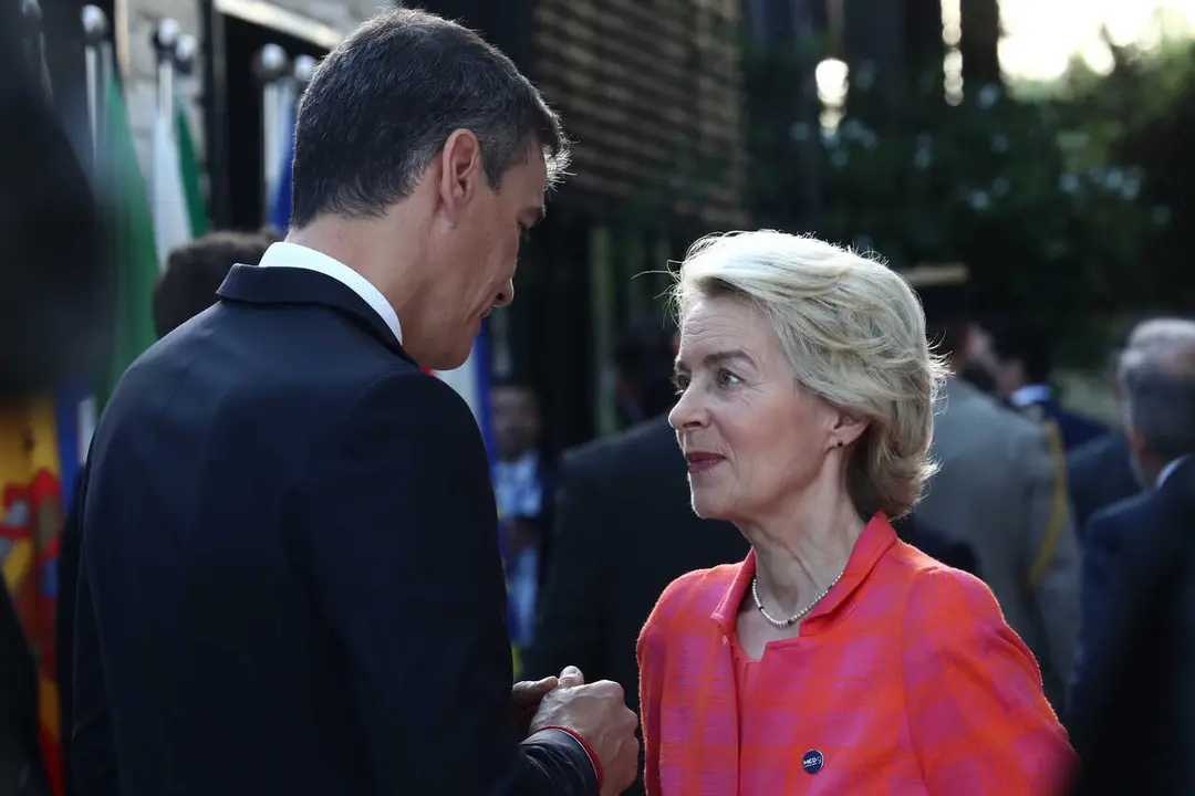 Archivo - El presidente del Gobierno, Pedro S&aacute;nchez y la presidenta de la Comisi&oacute;n Europea, Ursula Von der Leyen, durante la Cumbre del MED9, a 11 de octubre de 2024, en Pafos (Chipre)