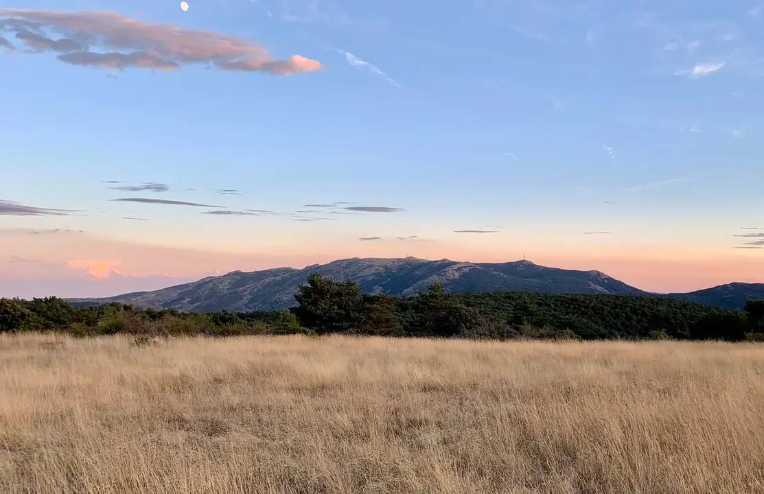 Archivo - La Sierra de Ayll&oacute;n, entre los 4 primeros espacios Red Natura 2000 de Espa&ntilde;a en ser reconocido por su turismo sostenible