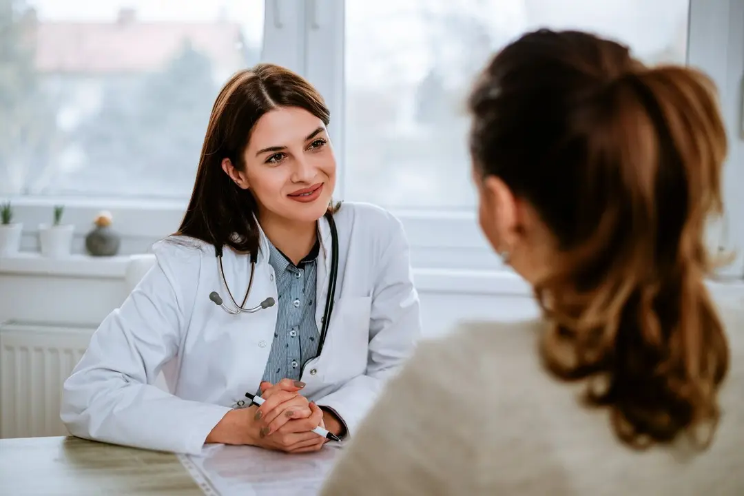 Mujer en el m&eacute;dico