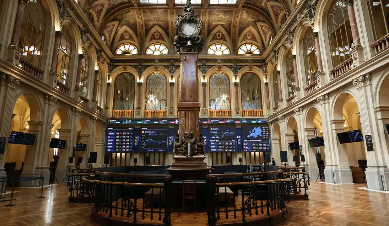 Paneles del Ibex en el Palacio de la Bolsa de Madrid, a 31 de julio de 2026, en Madrid (Espa&ntilde;a). 