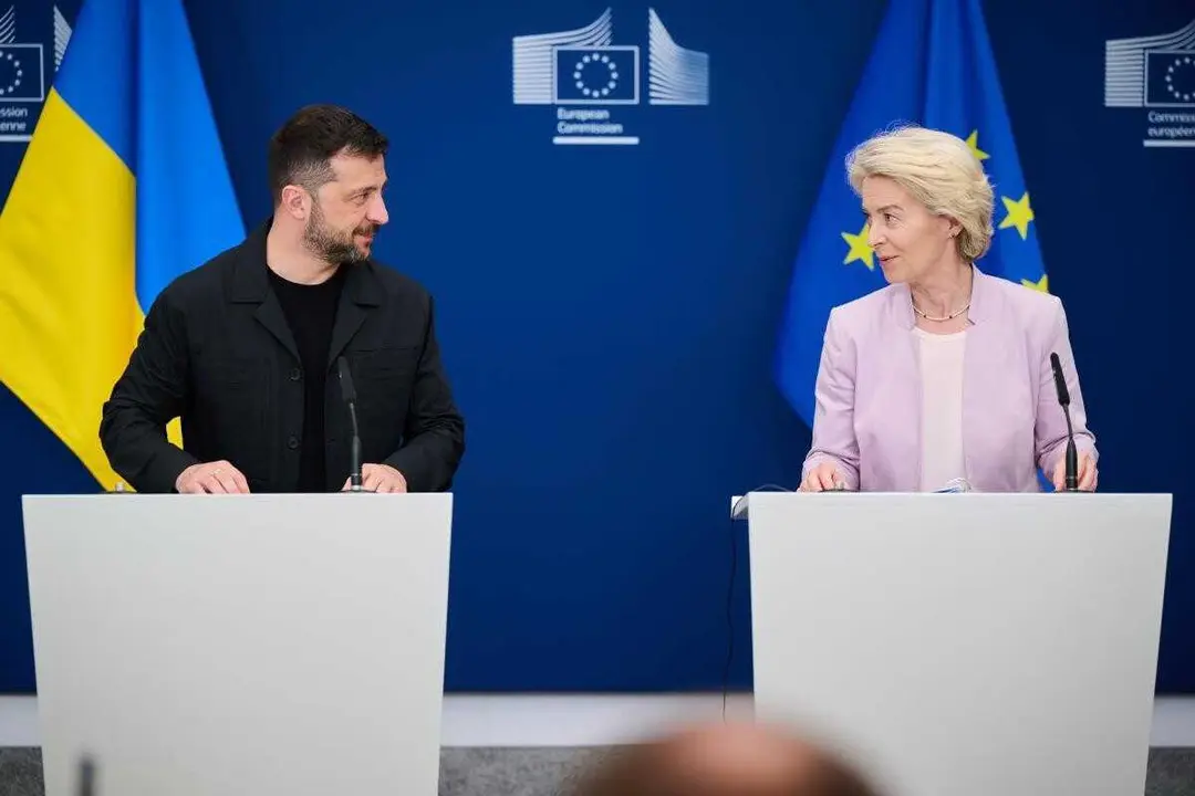 Archivo - El presidente de Ucrania, Volodimir Zelenski, y la presidenta de la Comisi&oacute;n Europea, Ursula von der Leyen, durante una rueda de prensa tras su reuni&oacute;n.