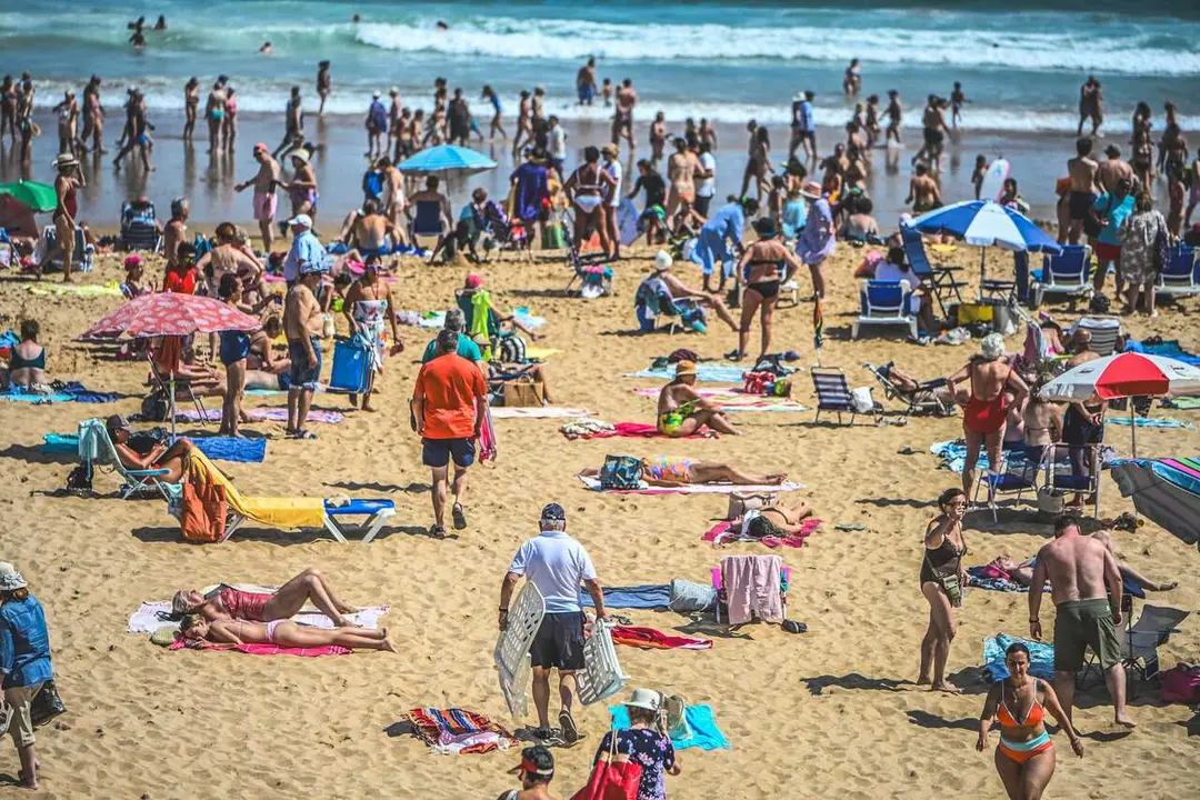 Archivo - Primera playa de El Sardinero, a 10 de agosto de 2025, en Santander, Cantabria (Espa&ntilde;a).