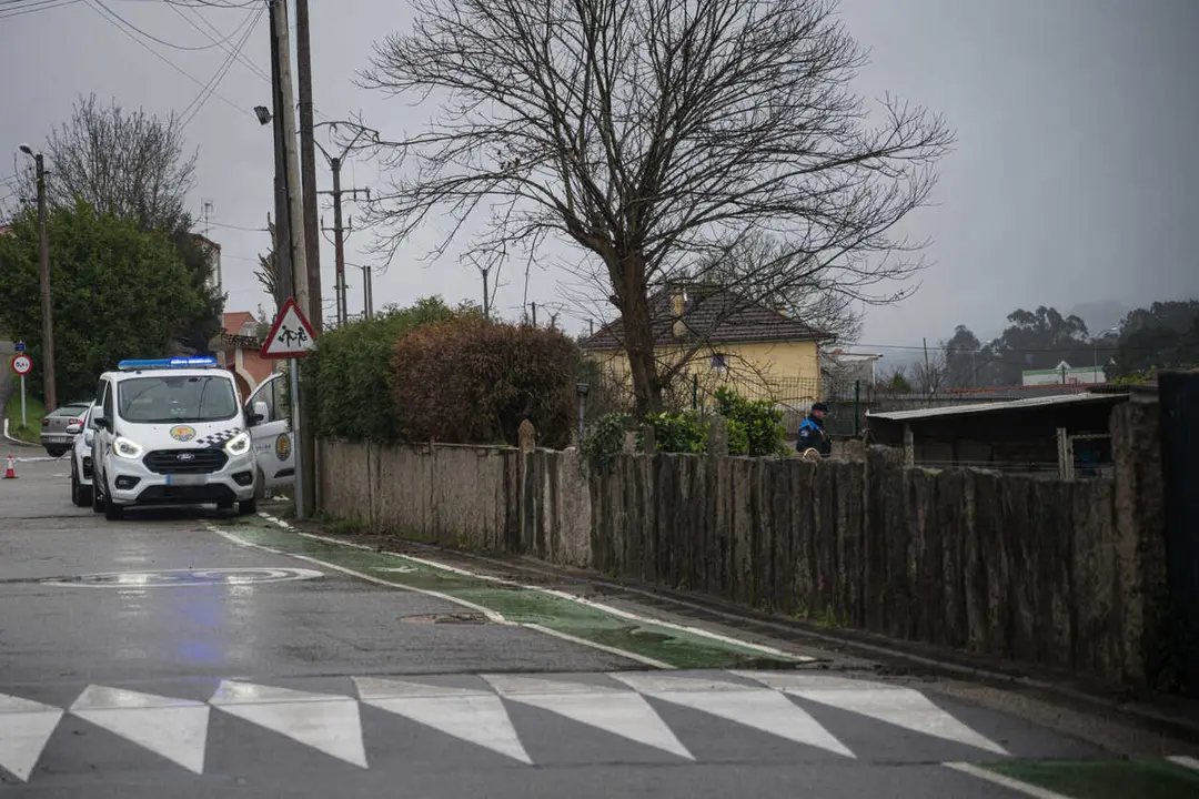 Archivo - Un coche de Polic&iacute;a junto al lugar del asesinato de una mujer en Pontevedra, Galicia (Espa&ntilde;a) en febrero de 2026.