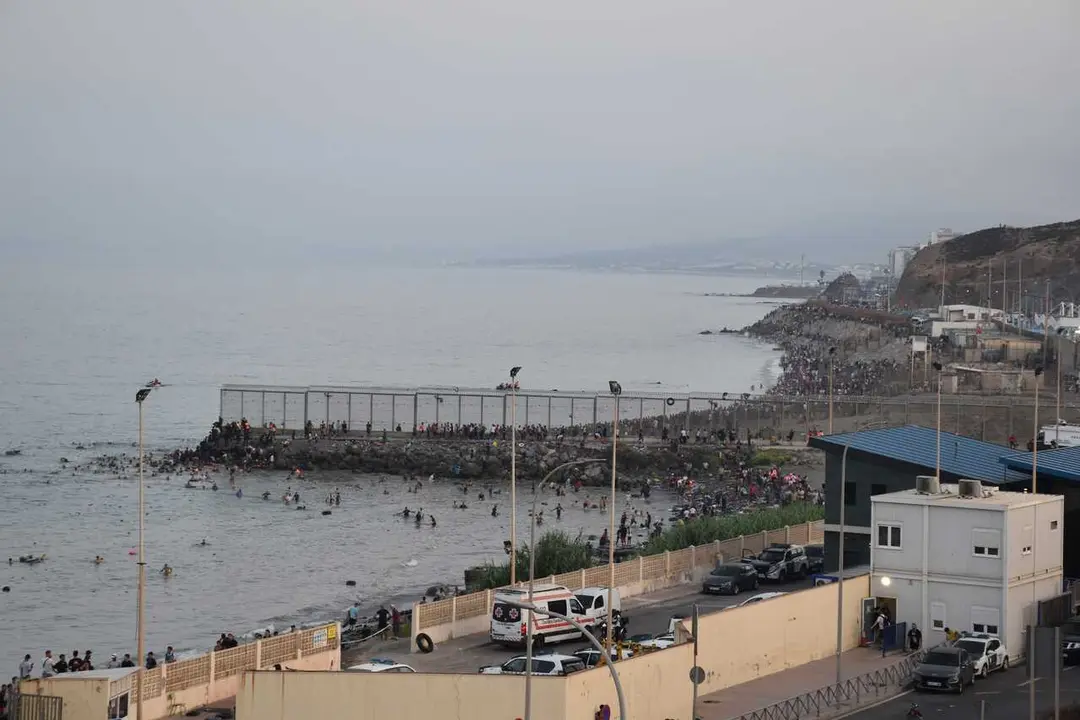 Varias personas llegan a Espa&ntilde;a desde Marruecos, a 30 de julio de 2026, en Ceuta (Espa&ntilde;a).