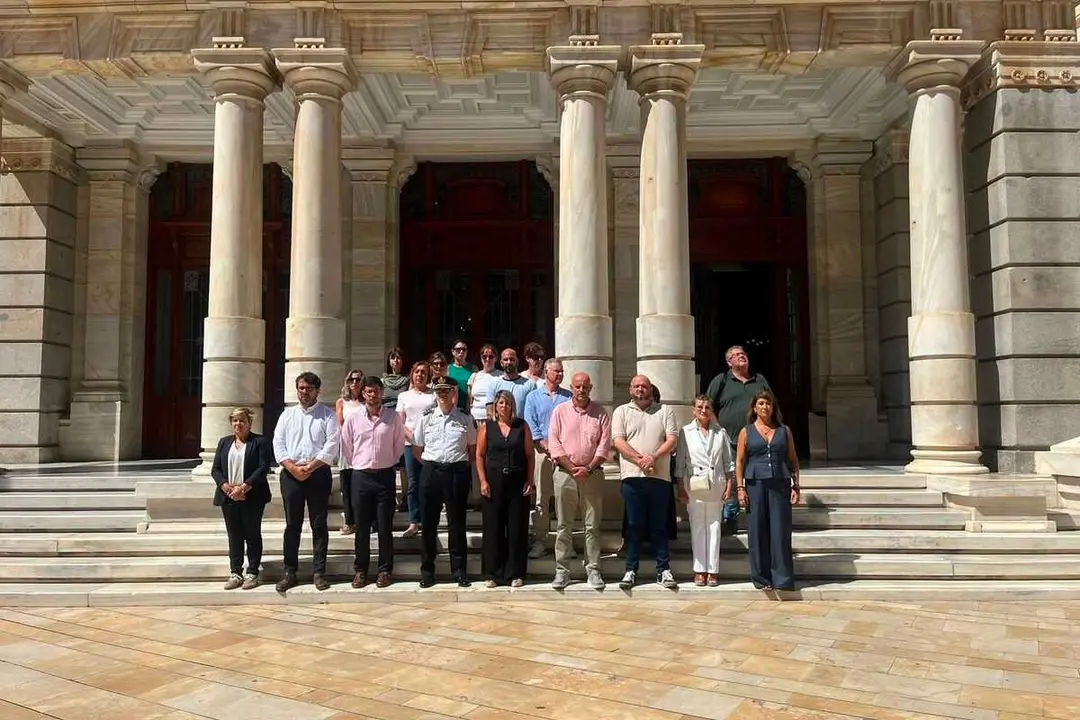 Minuto de silencio en el Ayuntamiento de Cartagena