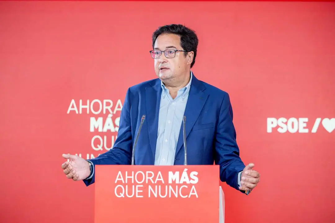 El secretario general del PSOE de Madrid y ministro para la Transformaci&oacute;n Digital y de la Funci&oacute;n P&uacute;blica, &Oacute;scar L&oacute;pez, durante una rueda de prensa, en la sede del PSOE, a 7 de agosto de 2026
