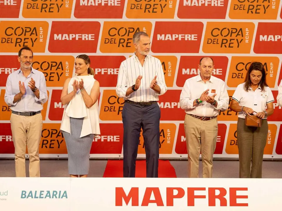 El Rey Felipe VI ha presidido la entrega de los premios a los campeones de la regata de vela 43&ordf; Copa del Rey MAPFRE, en el Palacio Real de la Almudaina, a 02 de agosto de 2025, en Palma de Mallorca (Espa&ntilde;a)

Organizaci&oacute;n
TROFEOS;PREMIOS;MAPFRE;VELA;GANADORES;CAMPEONATO
02/8/2025
