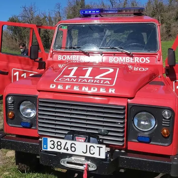 Archivo - Imagen de archivo de un veh&iacute;culo 4x4 de los Bomberos del 112 Cantabria.-ARCHIVO