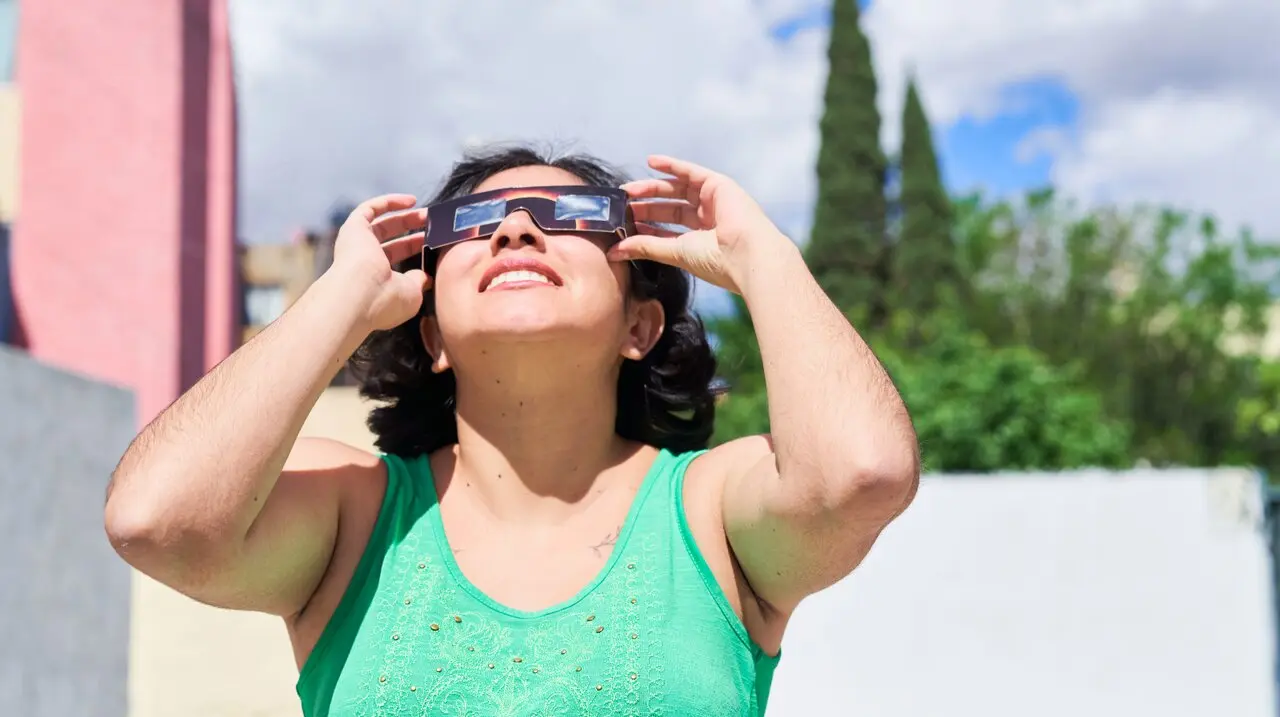 El eclipse total de Sol del 12 de agosto de 2026 atravesar&aacute; Espa&ntilde;a de oeste a este y ser&aacute; visible en gran parte de la mitad norte peninsular y Baleares.