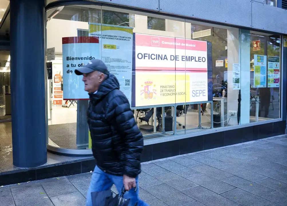 Archivo - Fachada de una oficina de empleo en Madrid