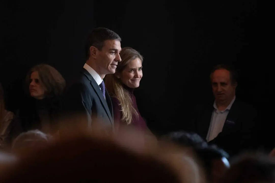 Archivo - El presidente del Gobierno, Pedro S&aacute;nchez, y la vicepresidenta tercera y ministra para la Transici&oacute;n Ecol&oacute;gica, Sara Aagesen, en el acto de 'Avanzando en el Pacto de Estado frente a la Emergencia Clim&aacute;tica', a 17 de diciembre de 2025, en Madrid 