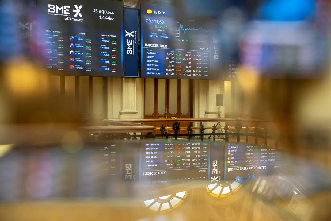 Pantalla con datos del Ibex en el Palacio de la Bolsa de Madrid, a 5 de agosto de 2026, en Madrid (Espa&ntilde;a). 