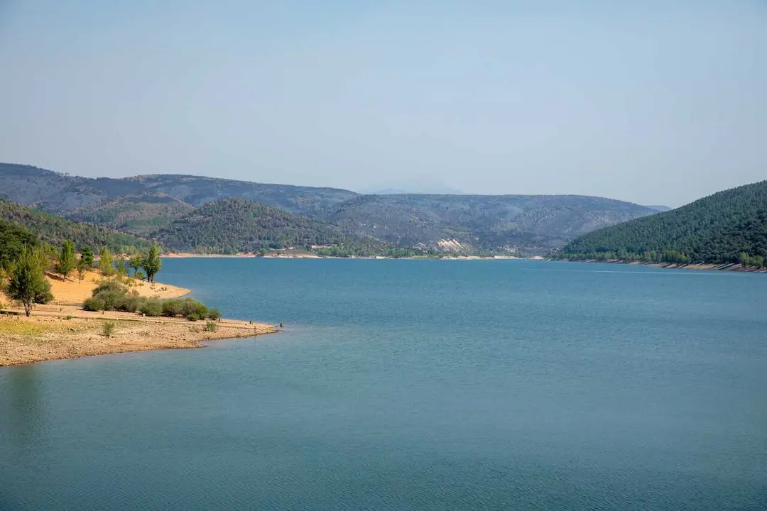 Embalse de Bele&ntilde;a, a 23 de julio de 2026, en La Mierla, Guadalajara, Castilla-La Mancha (Espa&ntilde;a).