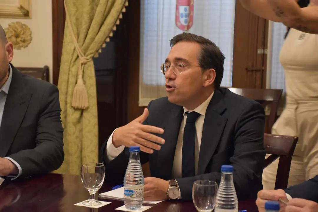 El ministro de Asuntos Exteriores, Uni&oacute;n Europea y Cooperaci&oacute;n, Jos&eacute; Manuel Albares, se re&uacute;ne con el presidente de la Ciudad Aut&oacute;noma de Ceuta, Juan Jes&uacute;s Vivas.