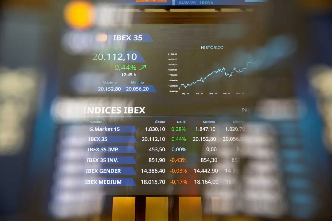 Pantalla con datos del Ibex en el Palacio de la Bolsa de Madrid, a 5 de agosto de 2026, en Madrid (Espa&ntilde;a). 