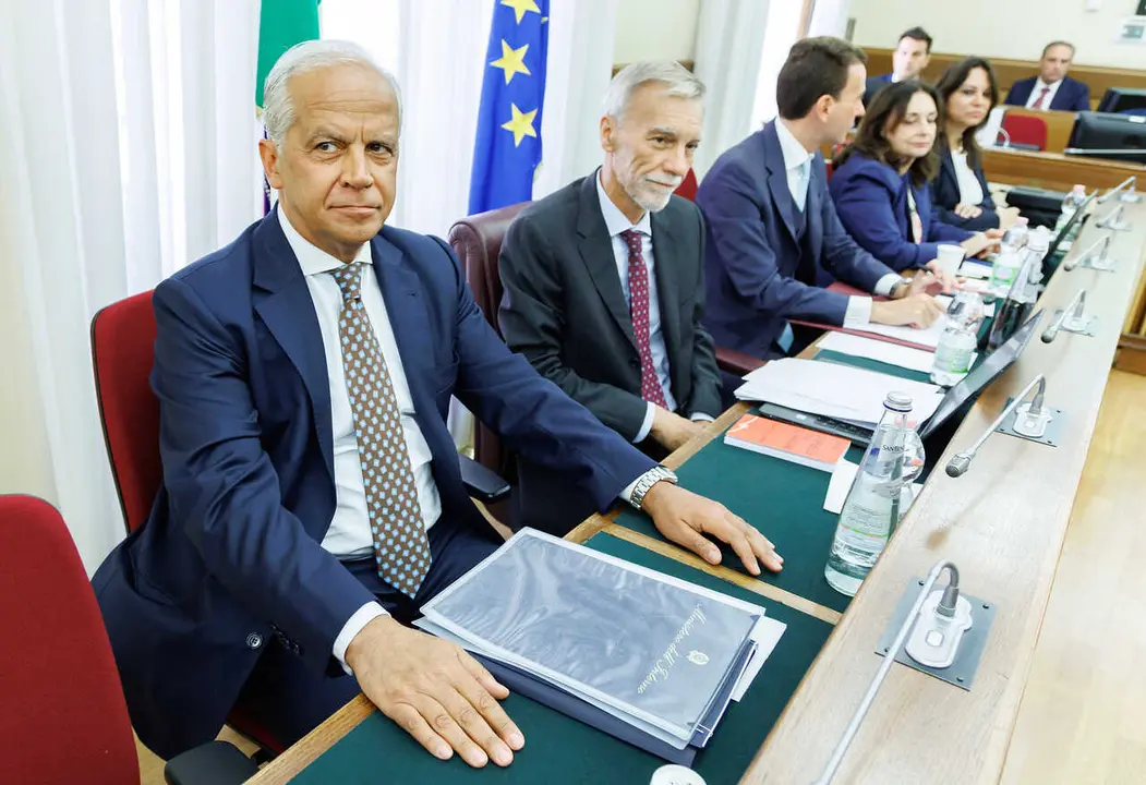 Il ministro dell&rsquo;Interno Matteo Piantedosi durante l&rsquo;audizione davanti al comitato Schengen presieduto da Graziano Delrio (dx), Roma, Gioved&igrave; 13 Agosto 2026 (Foto Roberto Monaldo / LaPresse)..Interior minister Matteo Piantedosi during the hearing at the Schengen committee on border controls between Italy and Spain, Rome, Thursday, August 13,  2026 (Photo by Roberto Monaldo / LaPresse)