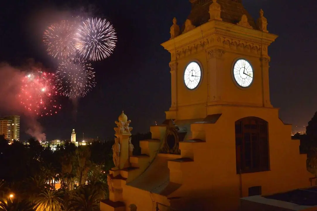 Archivo - Fuegos artificiales feria M&aacute;laga  