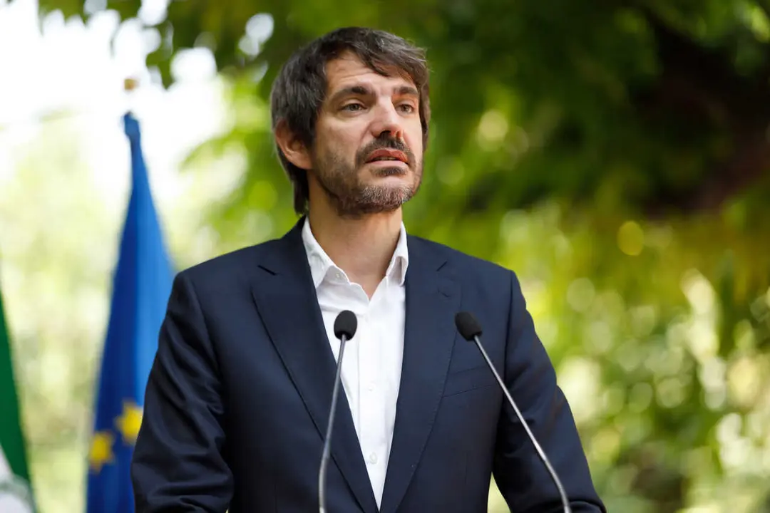 Archivo - El ministro de Cultura, Ernest Urtasun, interviene en la entrega del XXI Premio Internacional de Poes&iacute;a Ciudad de Granada, Federico Garc&iacute;a Lorca, que recibe la escritora Coral Bracho.