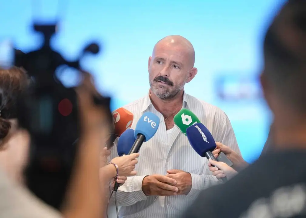 El vicesecretario de Educaci&oacute;n e Igualdad del Partido Popular, Jaime de los Santos, realiza declaraciones a los medios en la sede del PP en G&eacute;nova