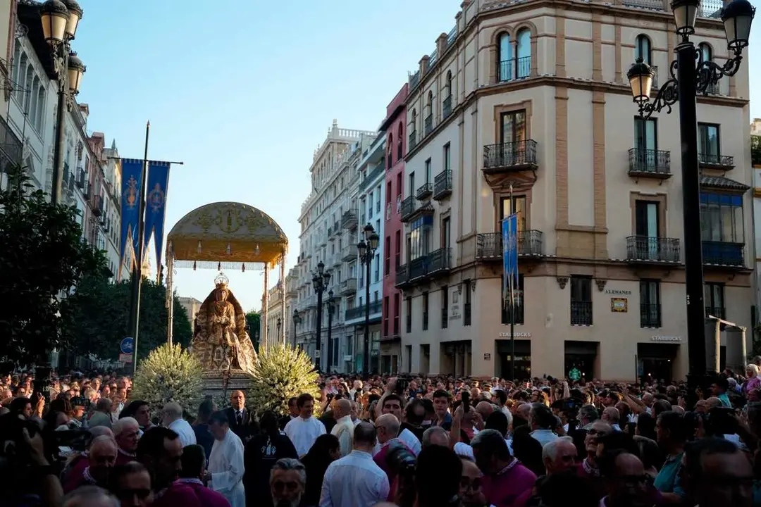Procesi&oacute;n de la Virgen de los Reyes el 15 de agosto de 2026.