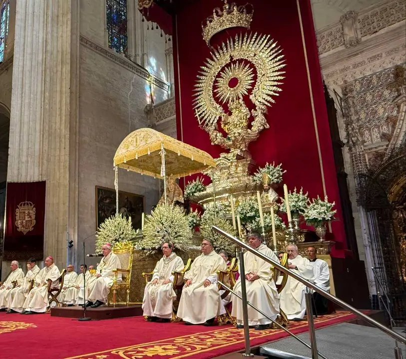 Misa en la Catedral de Sevilla tras la procesi&oacute;n de la Virgen de los Reyes.