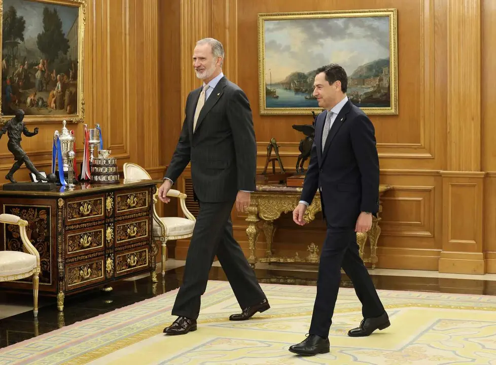 (i-d) El Rey Felipe VI recibe en audiencia al presidente de la Junta de Andaluc&iacute;a, Juan Manuel Moreno Bonilla, en el Palacio de La Zarzuela, a 21 de julio de 2026, en Madrid (Espa&ntilde;a). 