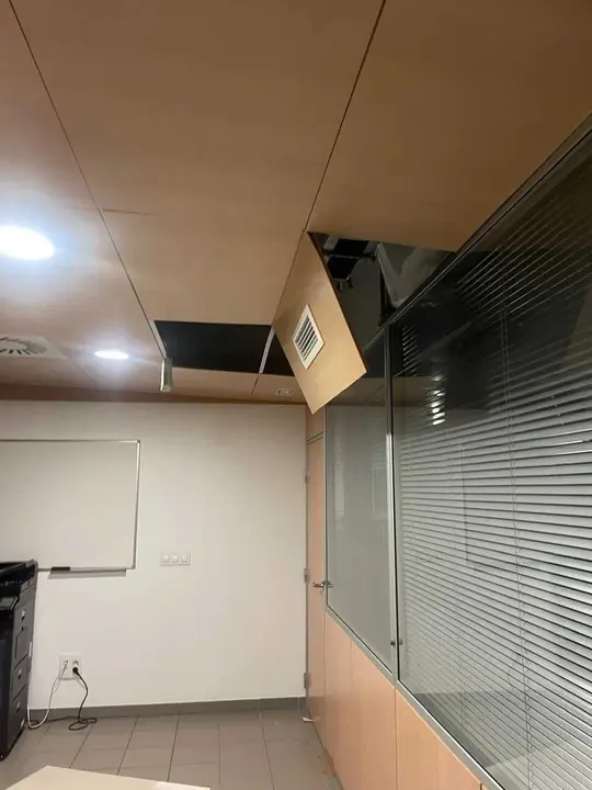 Imagen de los da&ntilde;os ocasionados por el terremoto de magnitud 5 en las sedes judiciales de la provincia de Granada.
