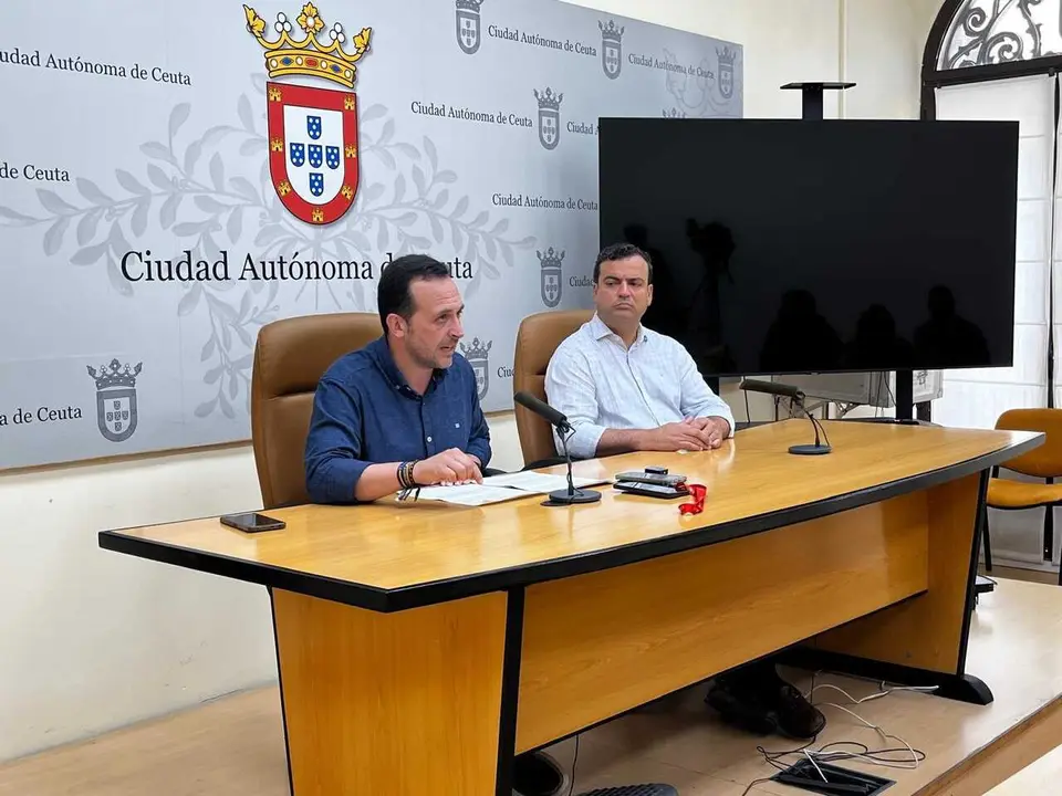 El L&iacute;der De Vox En Ceuta, Juan Sergio Redondo, En Una Rueda De Prensa Junto Al Diputado Nacional Alberto Rodr&iacute;guez Almeida