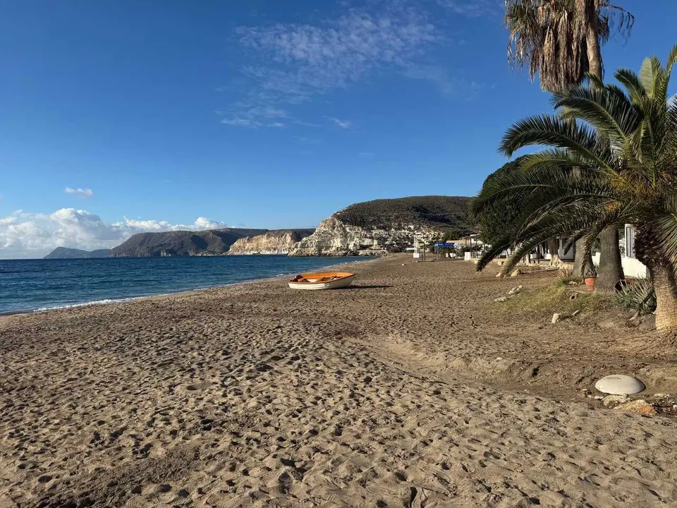 Archivo - Playa de Agua Amarga, en el Parque Natural de Cabo de Gata-N&iacute;jar (Almer&iacute;a).