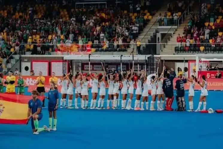 Las Red Sticks en su debut del Mundial de Hockey Hierba