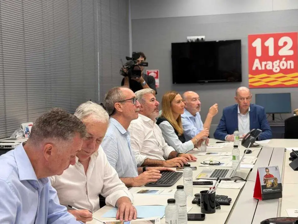 El presidente del Gobierno de Arag&oacute;n, Jorge Azc&oacute;n, y la secretaria general de Protecci&oacute;n Civil y Emergencias del Gobierno de Espa&ntilde;a, Virginia Barcones.