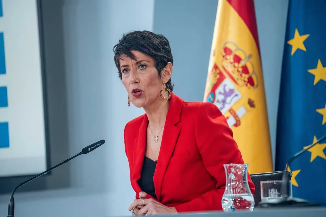 Archivo - La ministra de Inclusi&oacute;n, Seguridad Social y Migraciones, Elma Saiz, durante la rueda de prensa tras el consejo de ministros, en el complejo de la Moncloa, a 19 de noviembre de 2024, en Madrid (Espa&ntilde;a).