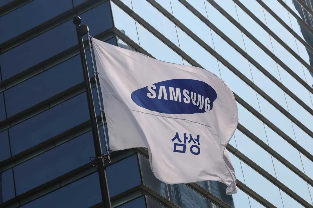 Archivo - Bnadera con el logo de Samsung.
