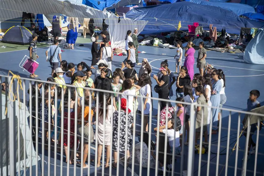 Varias j&oacute;venes en un polideportivo de El Pr&iacute;ncipe, a 20 de agosto de 2026, en Ceuta (Espa&ntilde;a). 