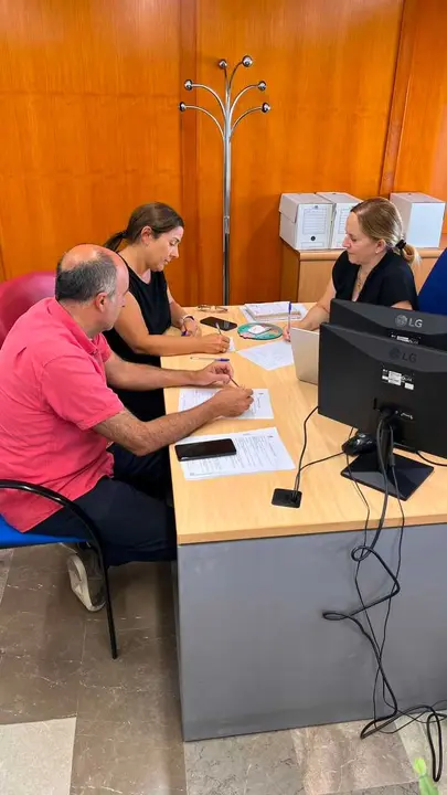 El equipo de Gobierno municipal, encabezado por la alcaldesa Puri L&oacute;pez, ha mantenido una reuni&oacute;n de trabajo junto a la secretar&iacute;a municipal y el arquitecto t&eacute;cnico para evaluar la situaci&oacute;n de las viviendas e inmuebles antiguos.